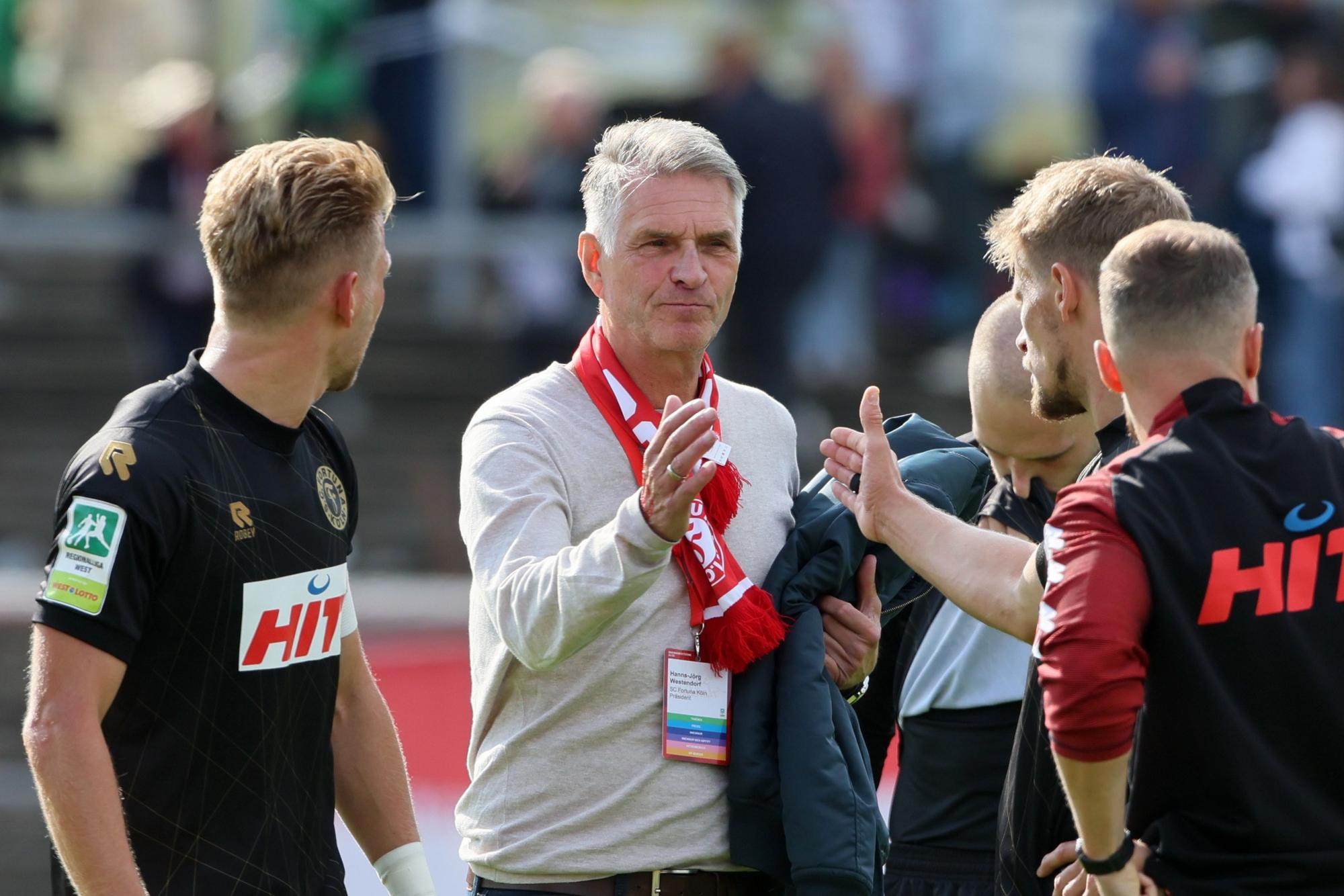 SC Fortuna Köln vs. MSV Duisburg, 4.Liga,
2. von links: Hanns-Jörg Westendorf (Fortuna), 14.09.2024, Bild: Herbert Bucco
