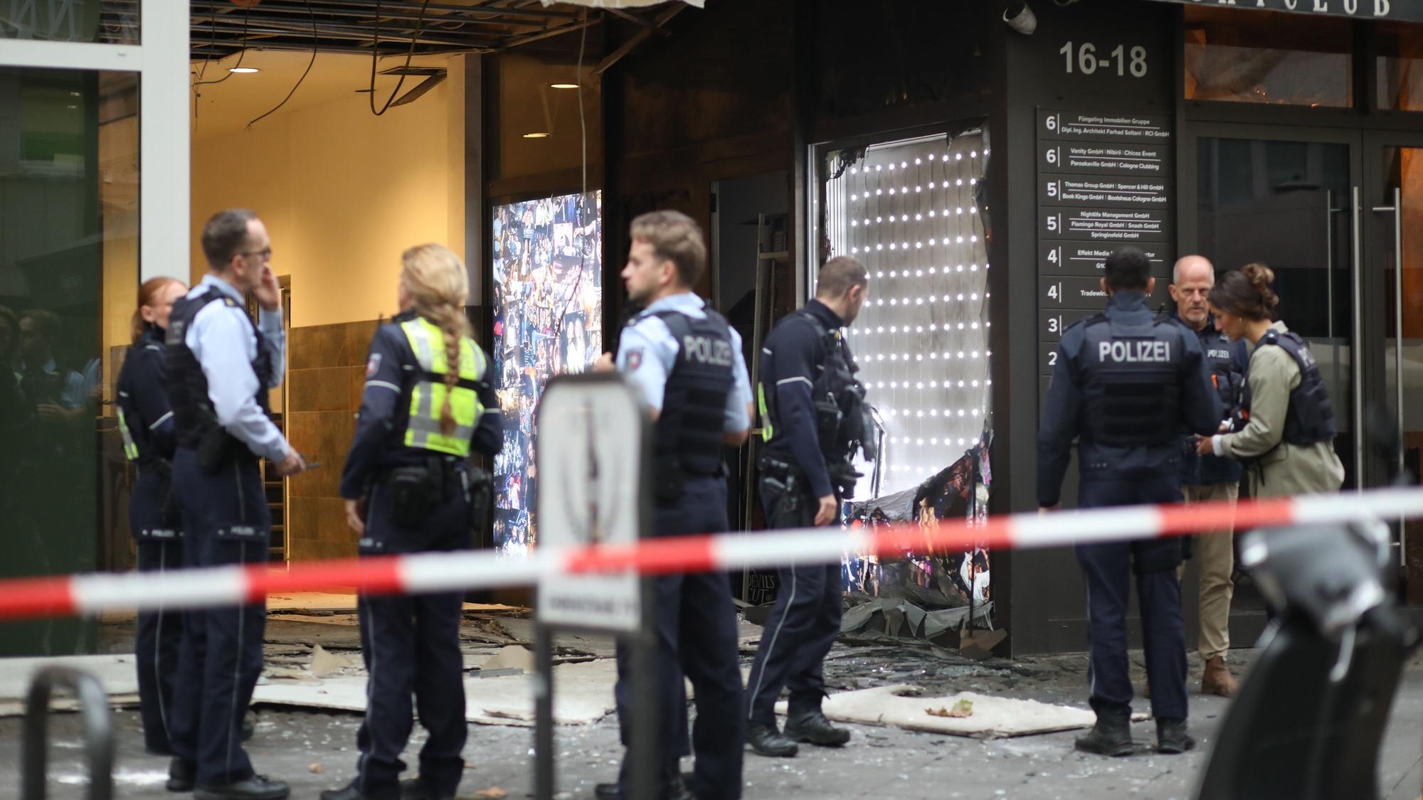 16. September, Köln: Bei einer Explosion am Nachtclub Vanity wurde eine Person verletzt.
