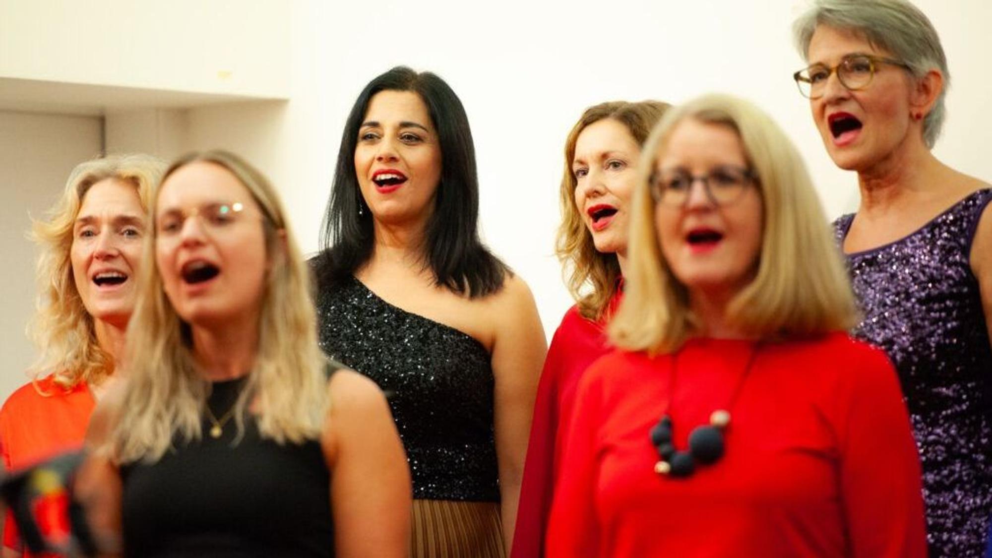 Sängerinnen des „Filmmusik Chor“ aus Köln bei einem Auftritt.