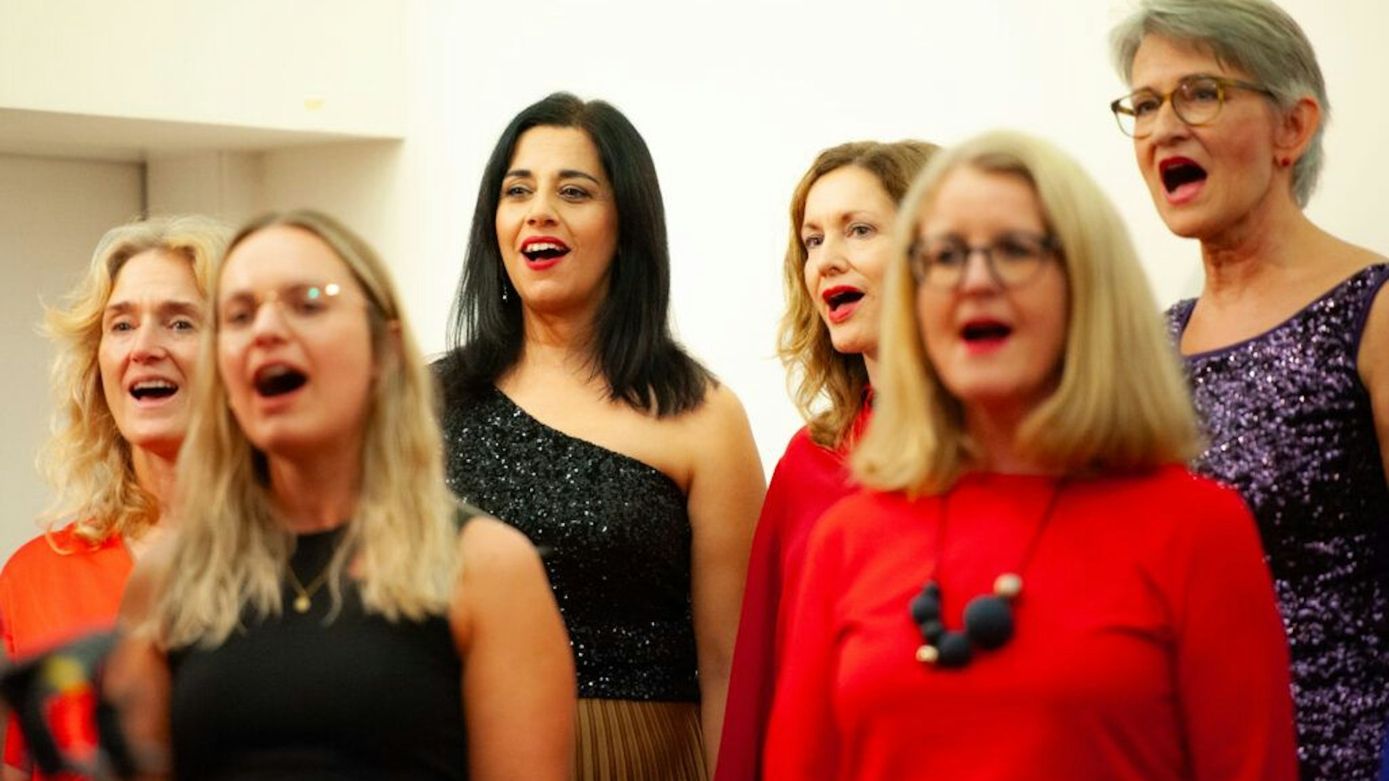 Sängerinnen des „Filmmusik Chor“ aus Köln bei einem Auftritt.