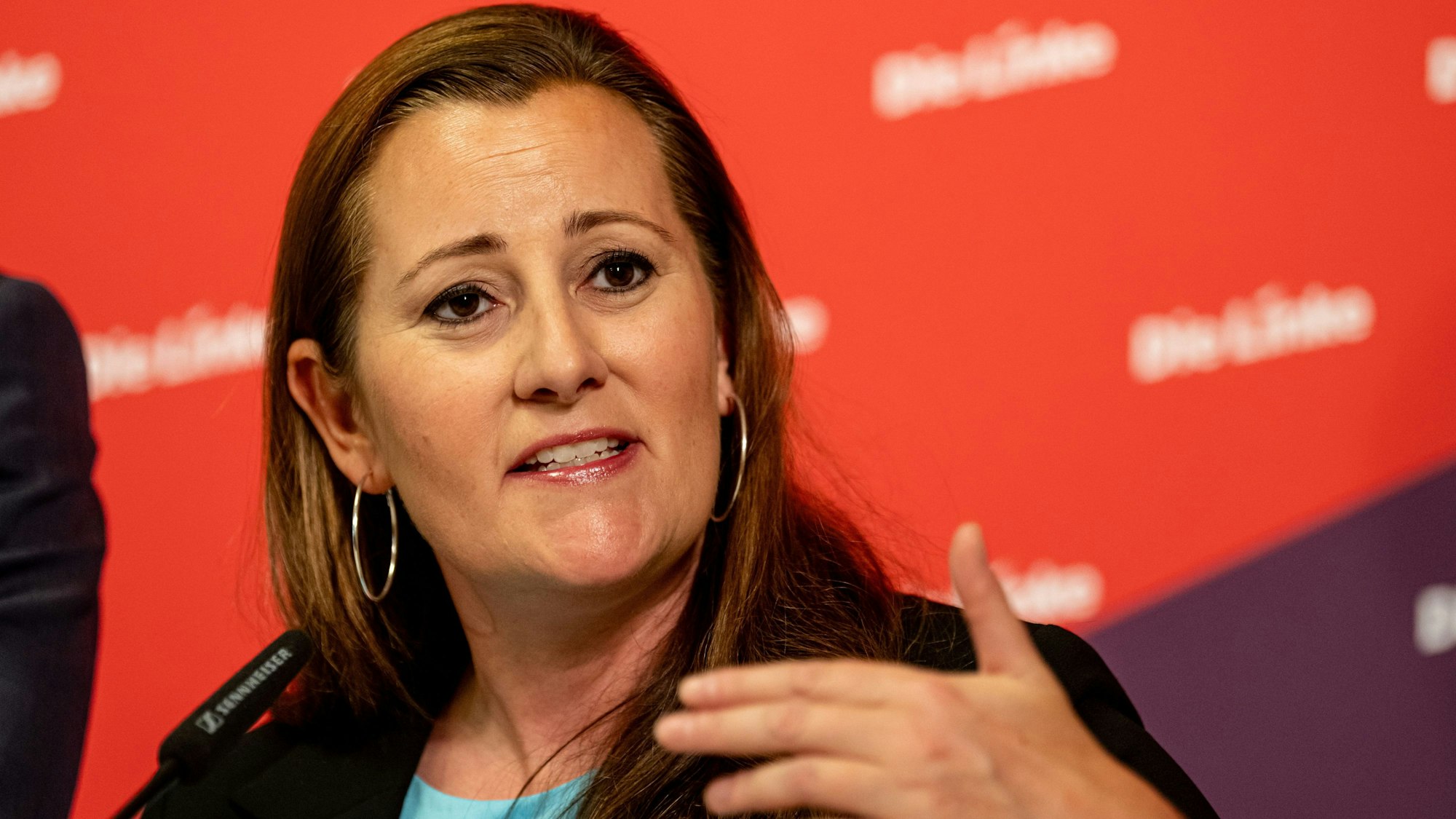 Janine Wissler, Vorsitzende der Partei Die Linke, spricht nach den Landtagswahlen in Sachsen und Thüringen bei einer Pressekonferenz im Karl-Liebknecht-Haus.