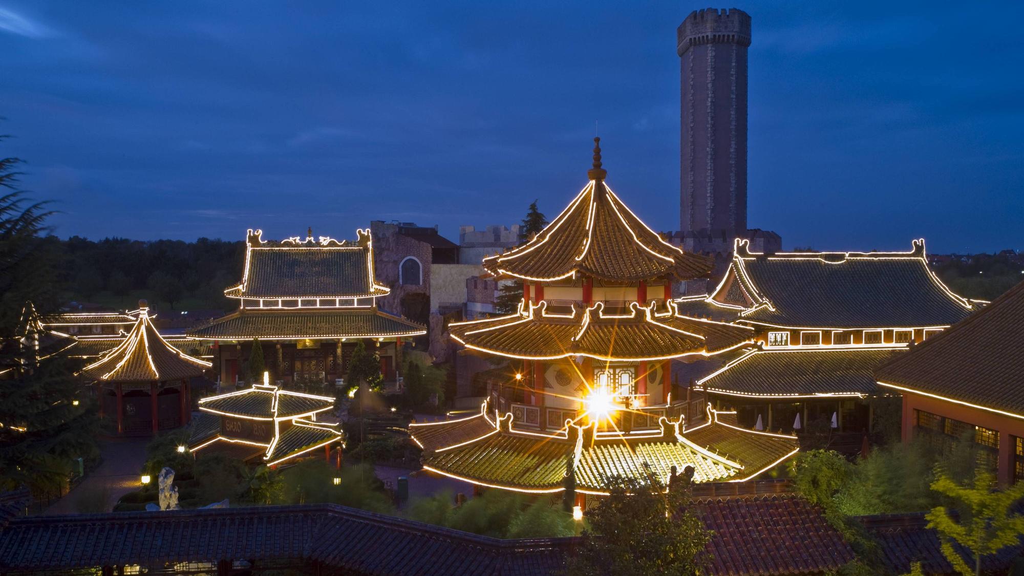 Blick auf die Themenwelt China Town im Phantasialand (Archivfoto).