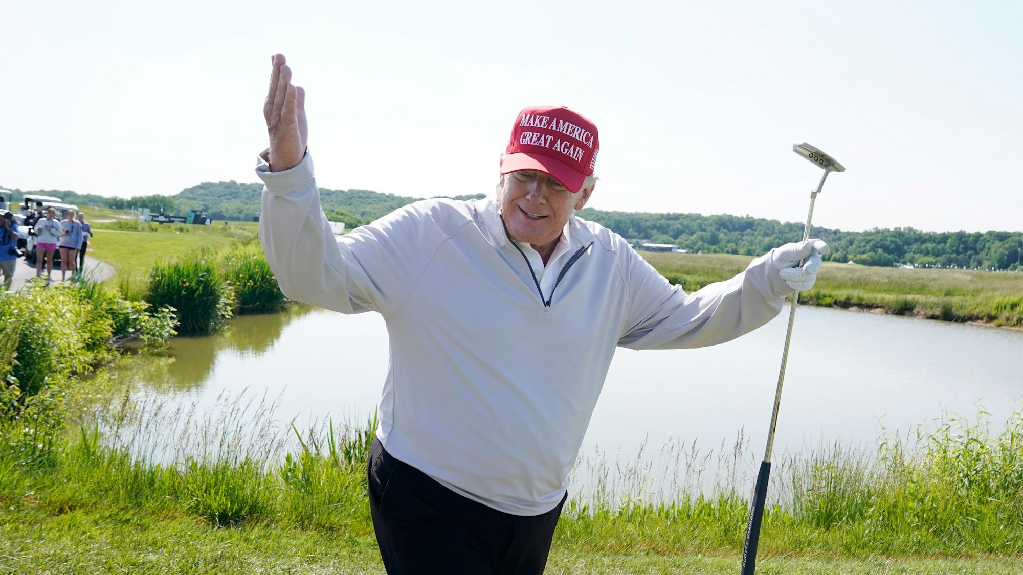 Als Donald Trump beim Golfen war, verhinderte der Geheimdienst vermutlich ein Attentat auf ihn (Archivbild).