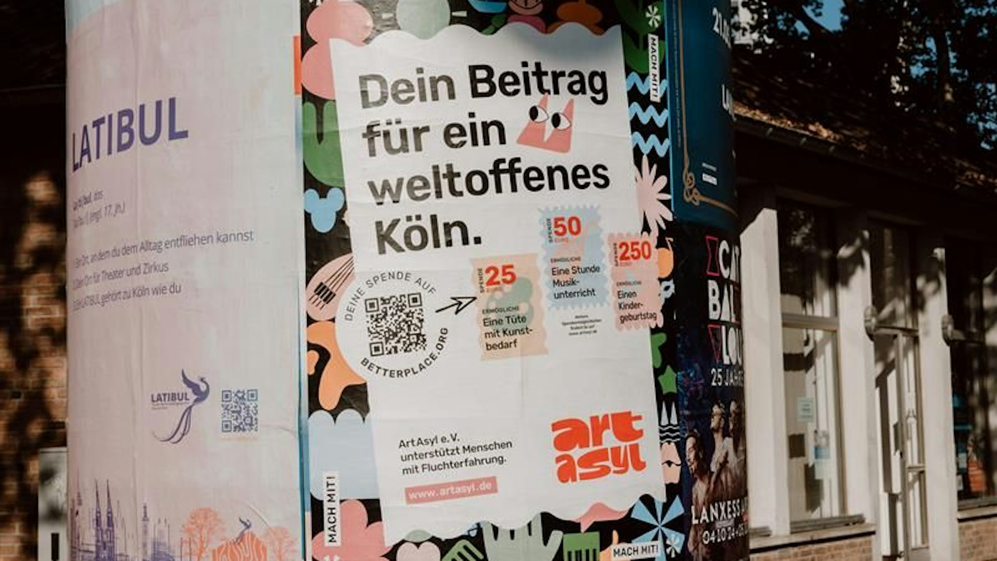 Ein Plakat mit der Aufschrift „Dein Beitrag für ein weltoffenes Köln.“