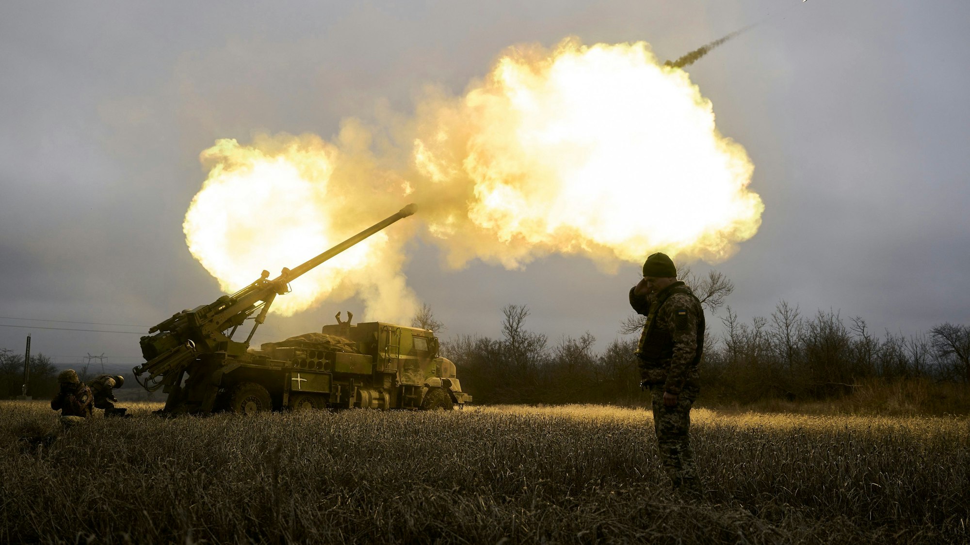 Seit Februar 2022 verteidigt sich die Ukraine gegen den illegalen russischen Angriffskrieg. Mehr als eine Million Soldaten sollen auf beiden Seiten mittlerweile getötet oder verwundet worden sein. (Archivbild)