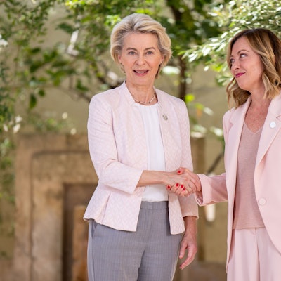 Giorgia Meloni (r.) und Ursula von der Leyen beim Gipfeltreffen der G7-Staaten auf Bari im Juni 2024.