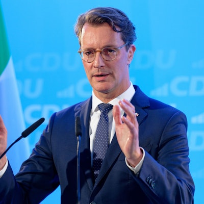 Hendrik Wüst, Ministerpräsident von Nordrhein-Westfalen, gibt nach einer Sitzung des CDU-Landesvorstands ein Pressestatement.