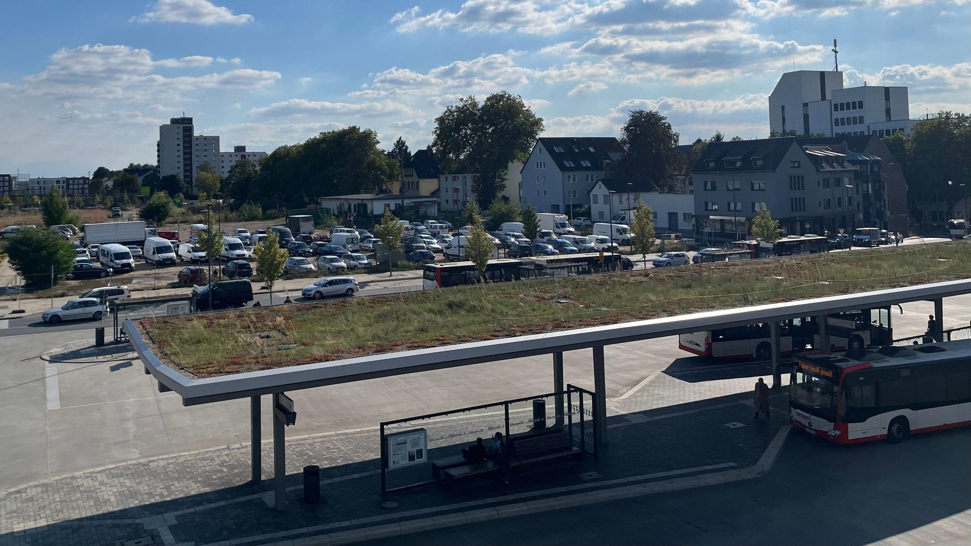Blick auf Busbahnhof und potenzielle Baufläche.