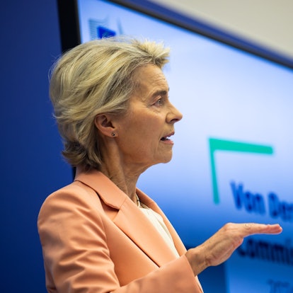 Ursula von der Leyen (CDU), Präsidentin der Europäischen Kommission, stellt während einer Pressekonferenz Medienvertretern ihre neue Kommission vor.