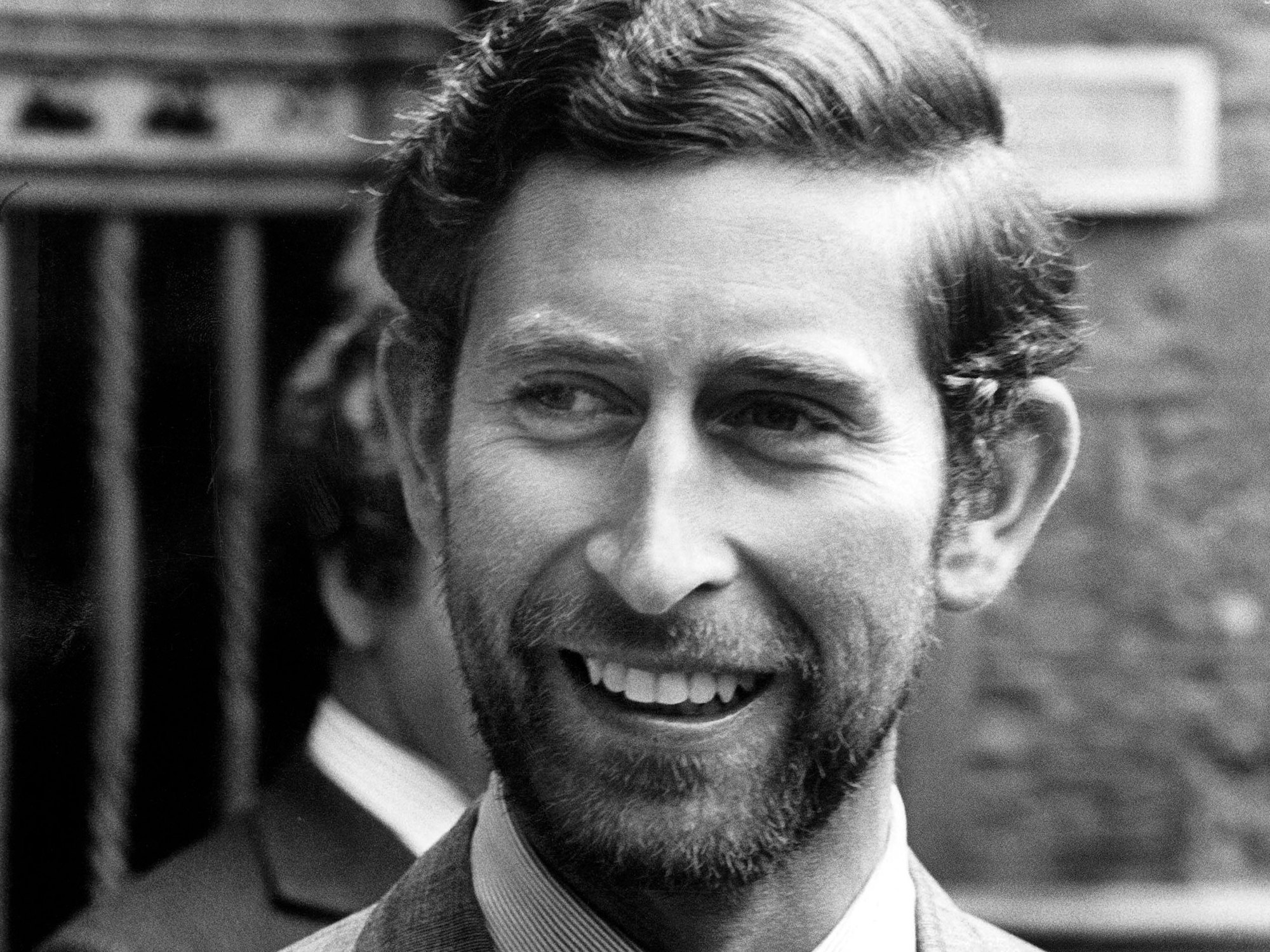 Prinz Charles lächelt im Mai 1975.