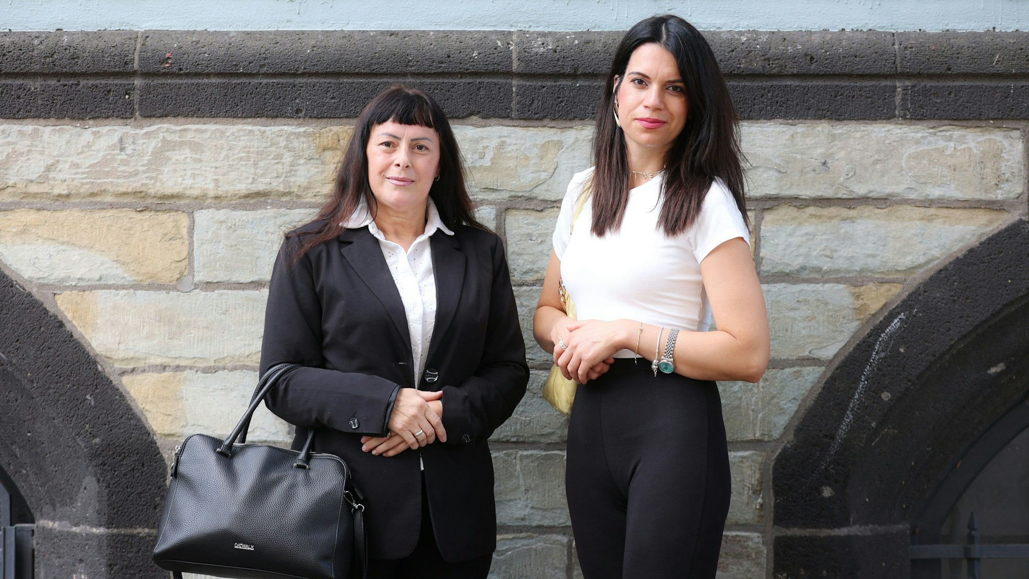 Auch Brunilda Metushi (rechts) hat Sabrije Kelmendi jahrelang betreut, als sie nach Köln gekommen ist.