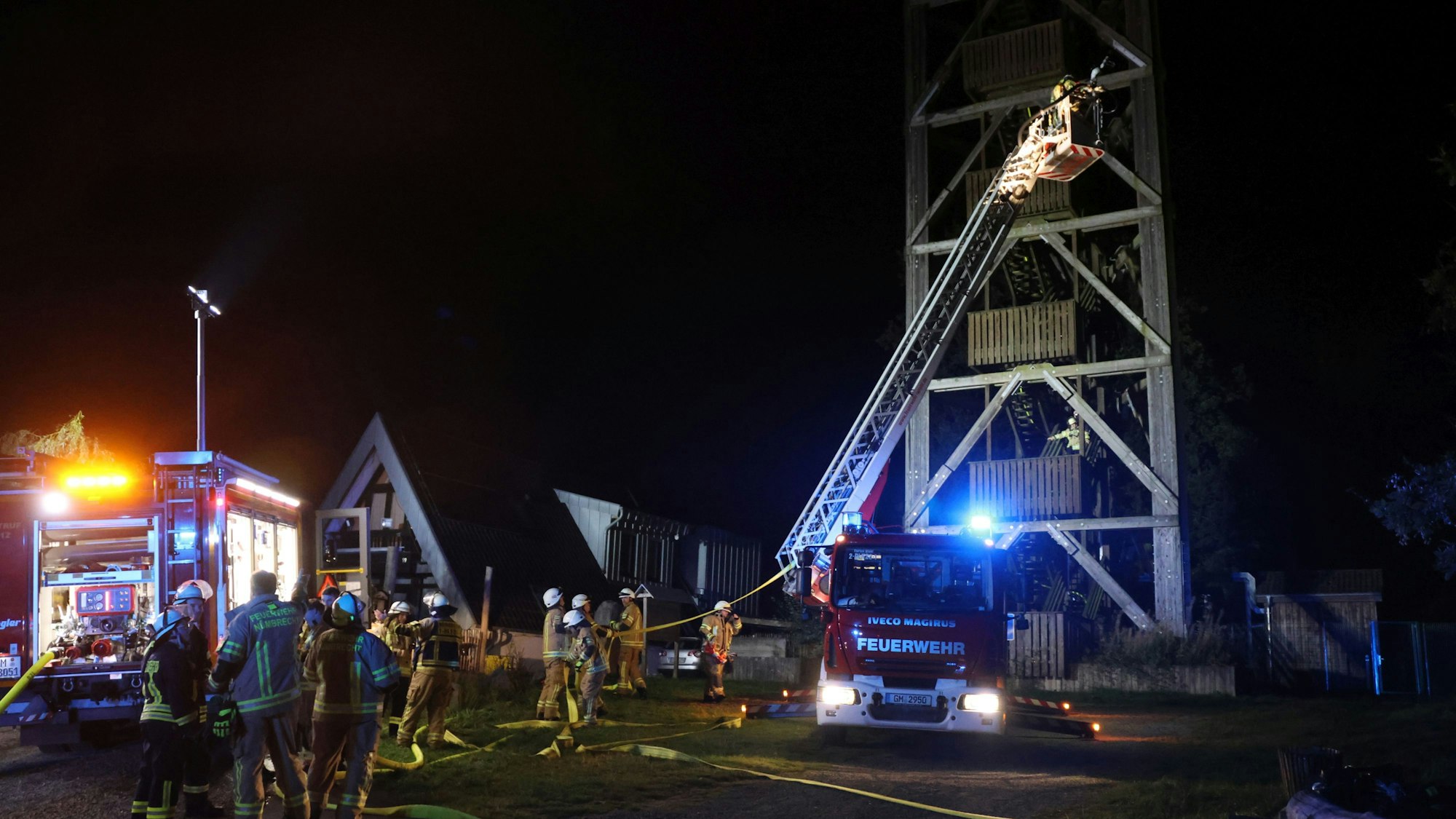 Foto vom Brand auf dem Aussichtsturm in Nümbrecht.