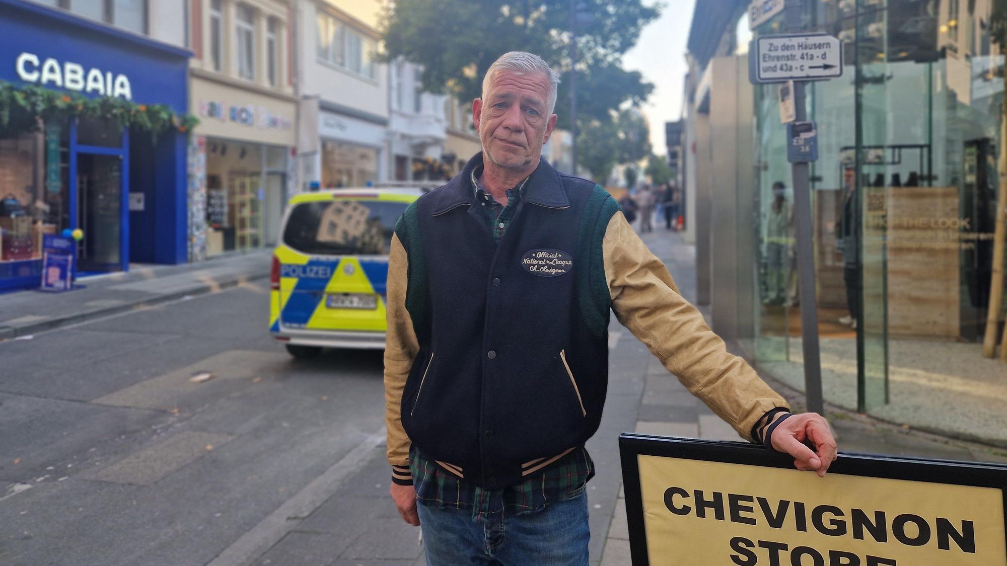 Dirk Nonnenbroich, Betrieber des Chevignon auf der Ehrenstraße.