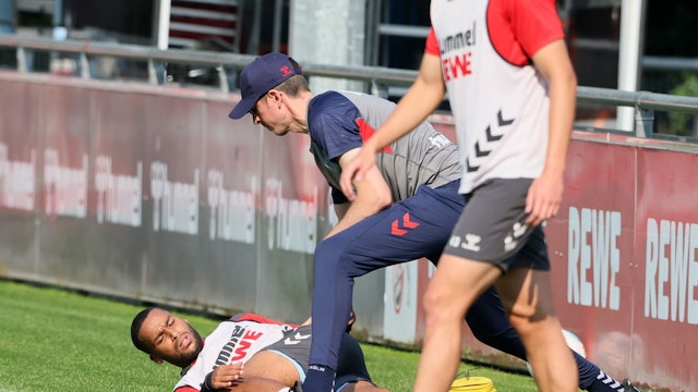 1. FC Köln, Training, Linton Maina (1. FC Köln) wird behandelt, 18.09.2024, Bild: Herbert Bucco