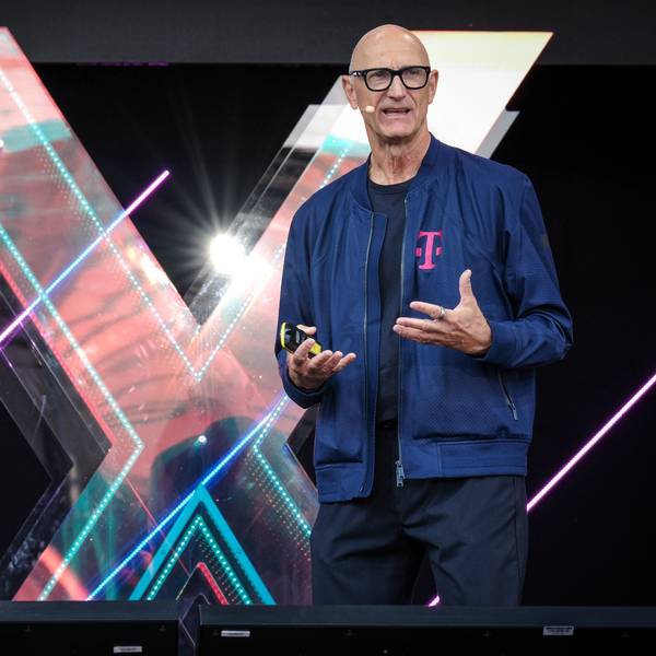 Telekom-Chef Tim Höttges spricht auf der Digital X im Kölner Mediapark.