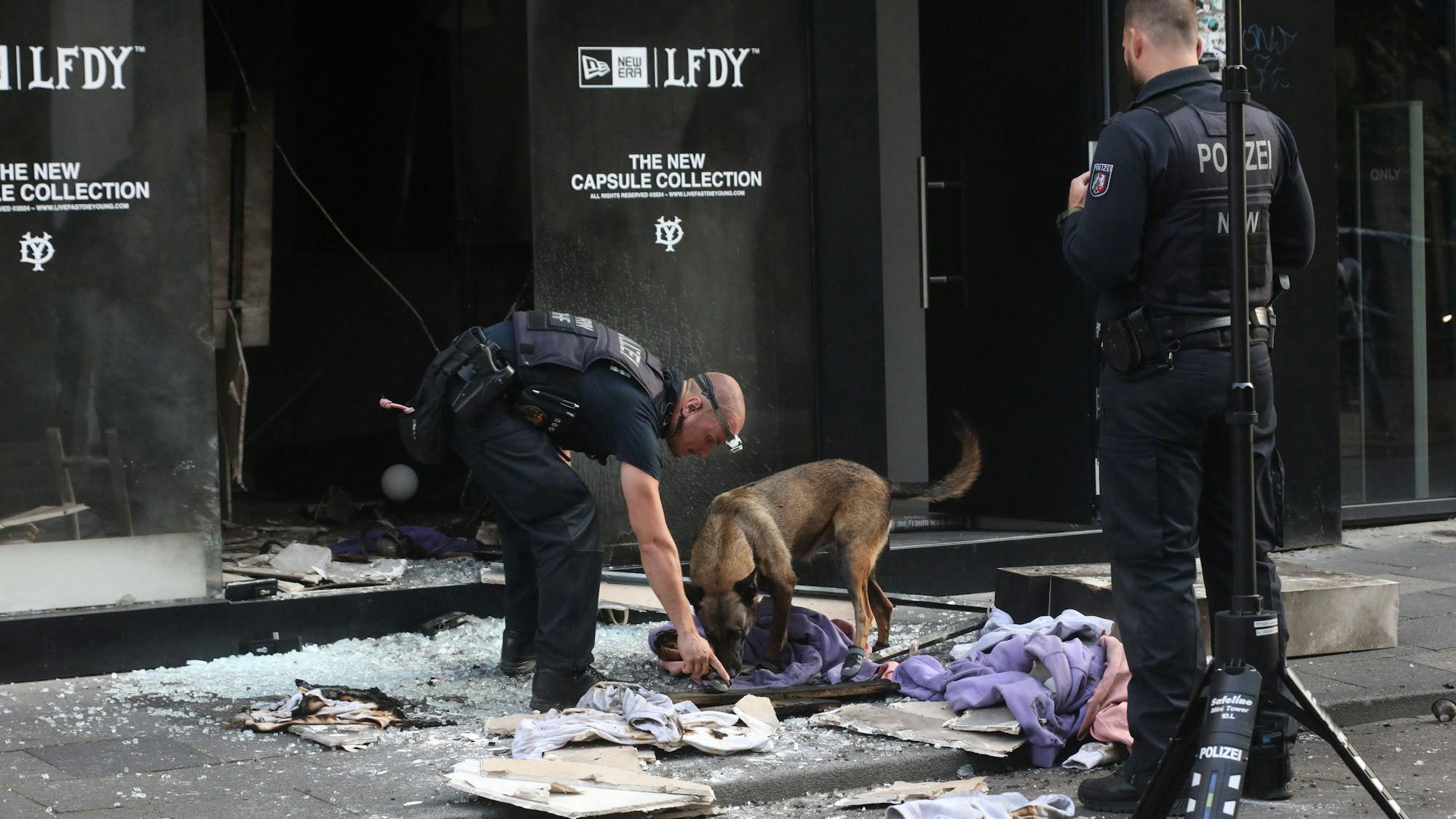18.09.2024, Köln: Erneut eine Explosion am Mittwochmorgen in der Ehrenstraße. Das Bekleidungsgeschäft LFDY ist ausgebrand . Die Polizei ermittelt. Foto: Arton Krasniqi