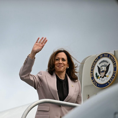 Kamala Harris, US-Vizepräsidentin und Kandidatin für die kommende Präsidentschaftswahl auf einem Flughafen in Philadelphia, Pennsylvania. (Archivbild)