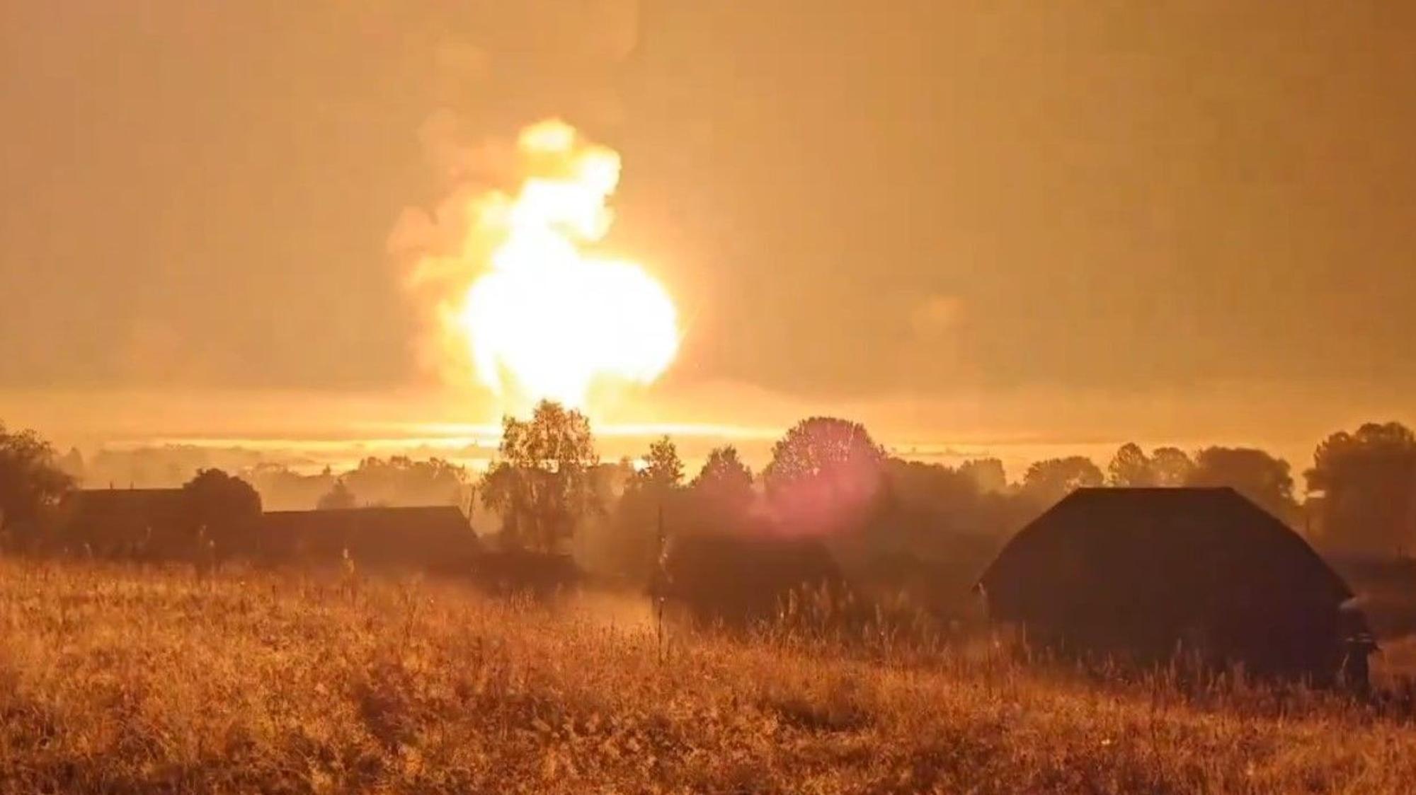 Ein Screenshot soll die Explosion in Toropets am 18. September zeigen. Die Ukraine hat dort ein großes russisches Munitionsdepot angegriffen.