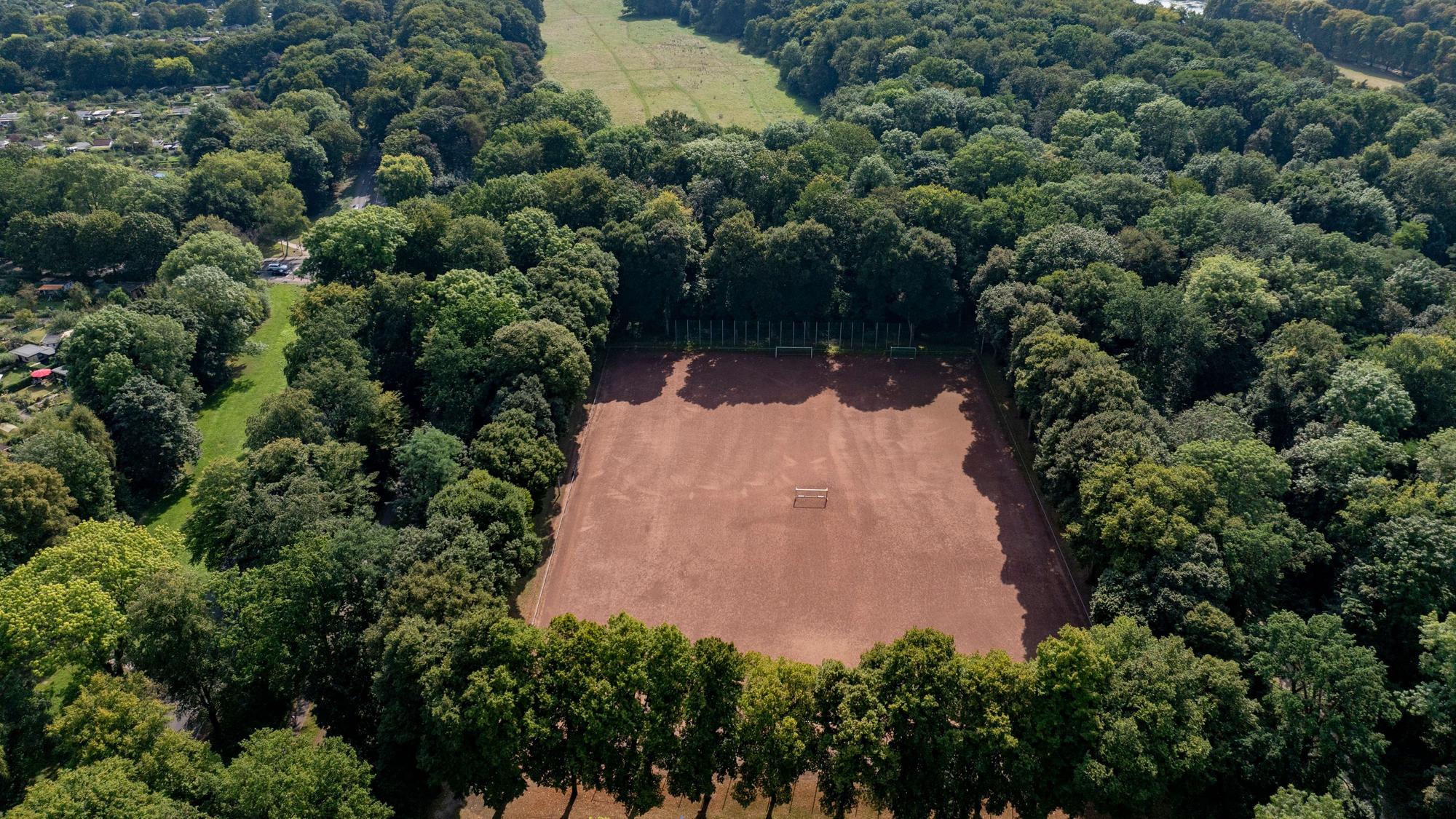 Um diesen Aschenplatz wird gerungen: Er wird dem Breitensport wohl zu weiten Teilen wohl künftig fehlen.