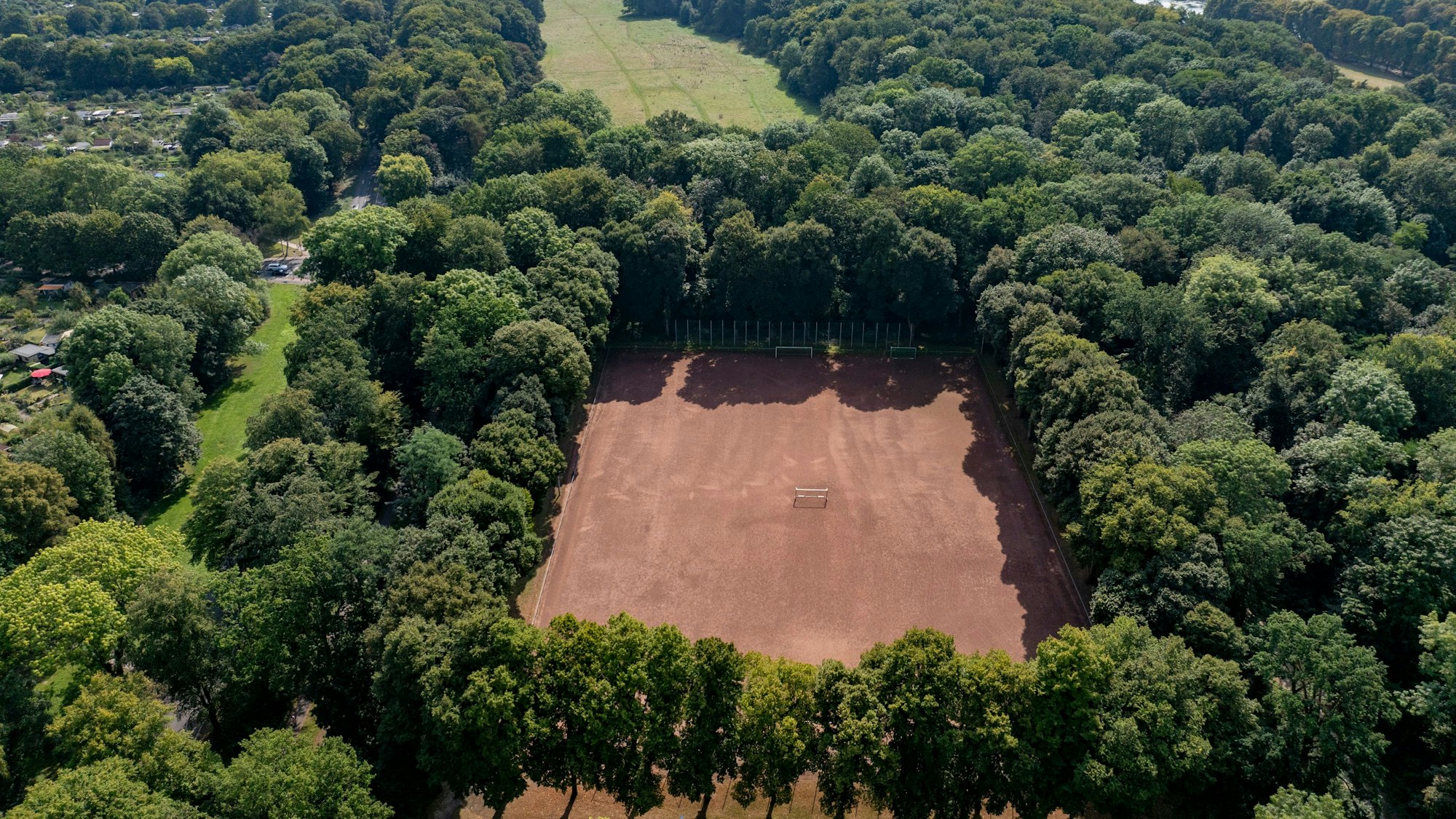 Um diesen Aschenplatz wird gerungen: Er wird dem Breitensport wohl zu weiten Teilen wohl künftig fehlen.