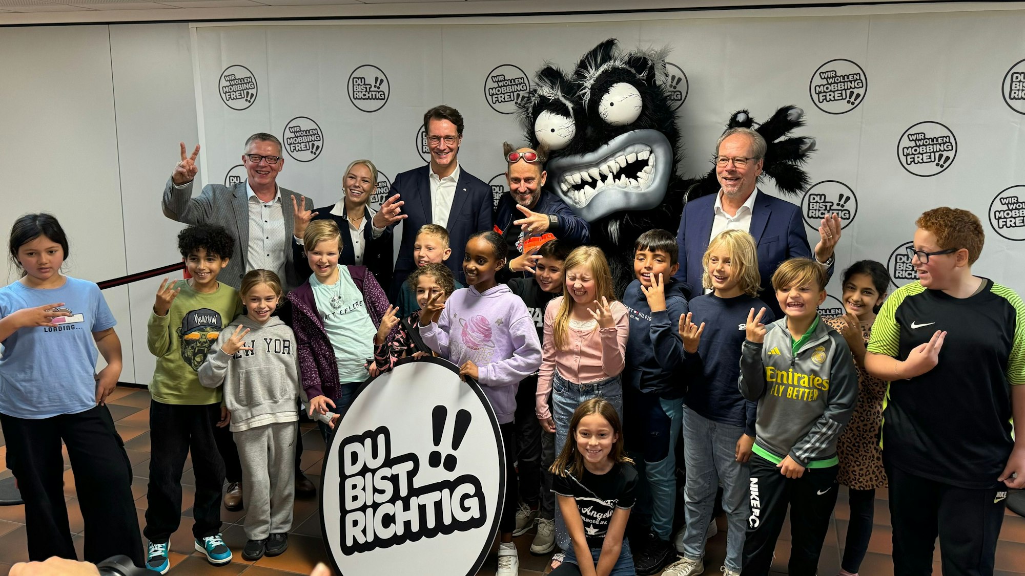 Auf dem Bild sind die Akteure der Anti-Mobbing-Kampagne zu sehen.