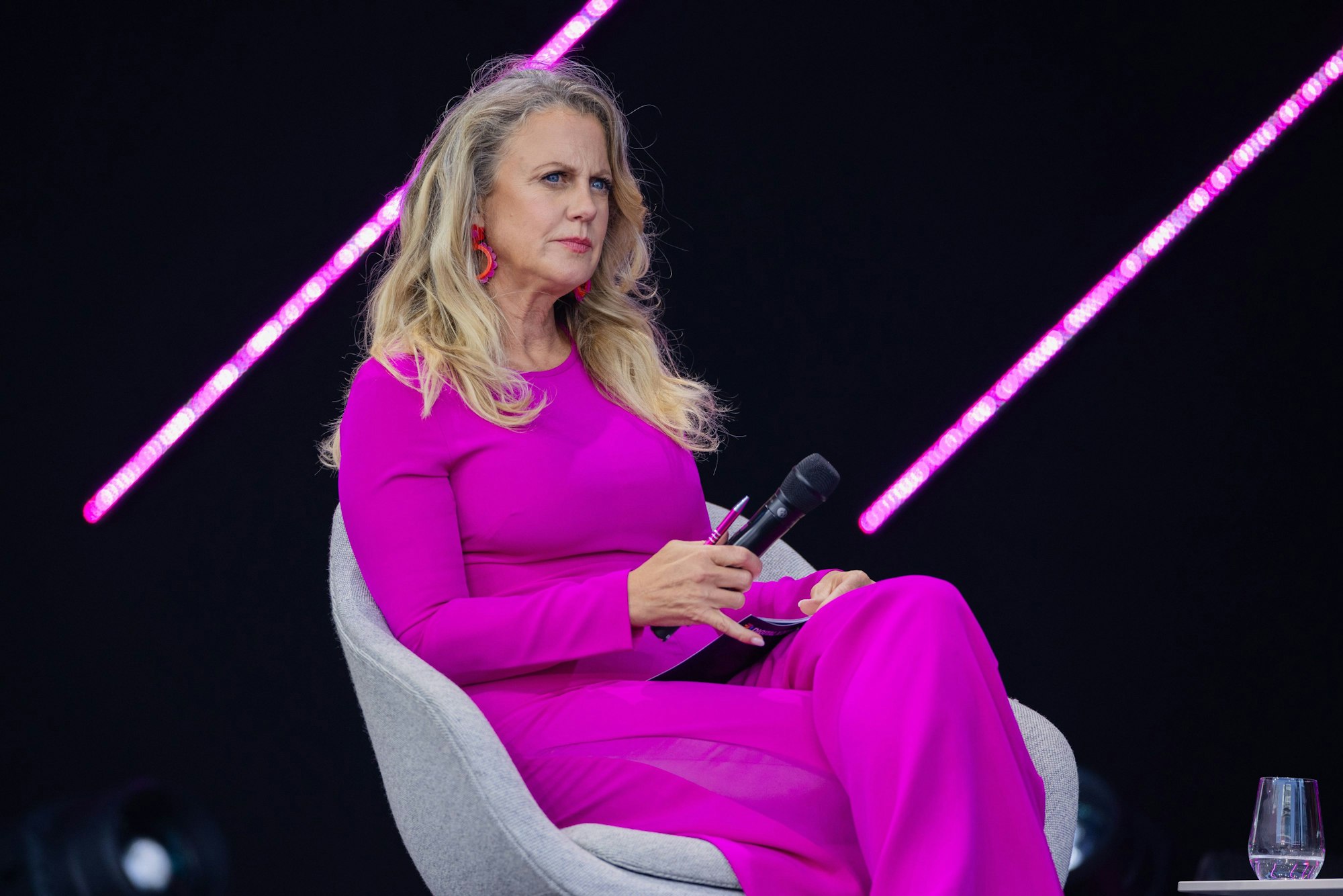 Unterhielt sich in Köln auch mit Julian Nagelsmann: Moderatorin Barbara Schöneberger beim Digitalkongress Digital X der Deutschen Telekom im Media Park auf der Bühne.