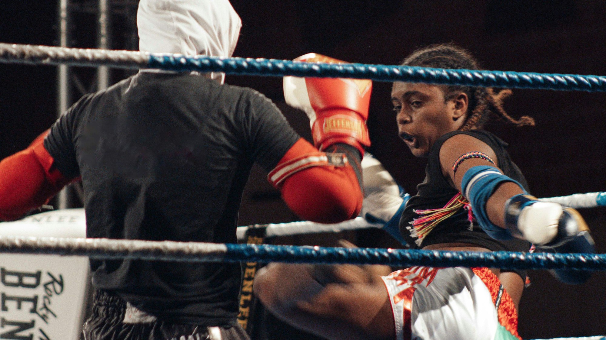 Zu sehen ist Claudia Toly Henri im Ring.