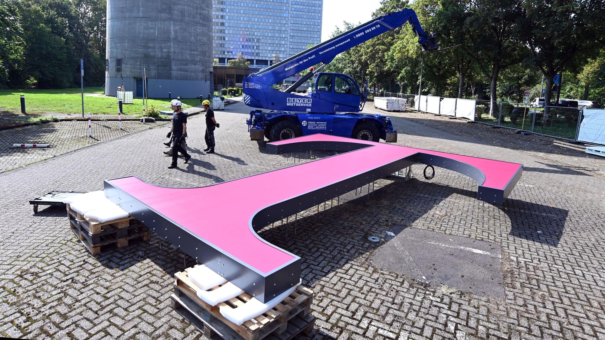 Am Colonius sollen neue Telekom Zeichen angebracht werden.
