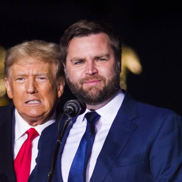 Donald Trump zusammen mit seinem Vize-Kandidaten J.D. Vance. Beide verbreiten unwahre Behauptungen über Migranten in der US-Stadt Springfield. (Archivbild)