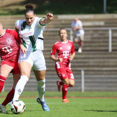 Mönchengladbach, Deutschland 08. September 2024: DFB Pokal - Frauen - 2024/2025 - Borussia Mönchengladbach vs. 1. FC Köln Im Bild: v. li. im Zweikampf Flaka Aslanaj Borussia Mönchengladbach und Laura Vogt 1. FC Köln /// DFB regulations prohibit any use of photographs as image sequences and/or quasi-video /// Grenzlandstadion Nordrhein Westfalen *** Mönchengladbach, Germany 08 September 2024 DFB Pokal Women 2024 2025 Borussia Mönchengladbach vs 1 FC Köln In the picture from left in duel Flaka Aslanaj Borussia Mönchengladbach and Laura Vogt 1 FC Köln DFB regulations prohibit any use of photographs as image sequences and or quasi video Grenzlandstadion Nordrhein Westfalen Copyright: xFotostandx/xVanxderxVeldenx