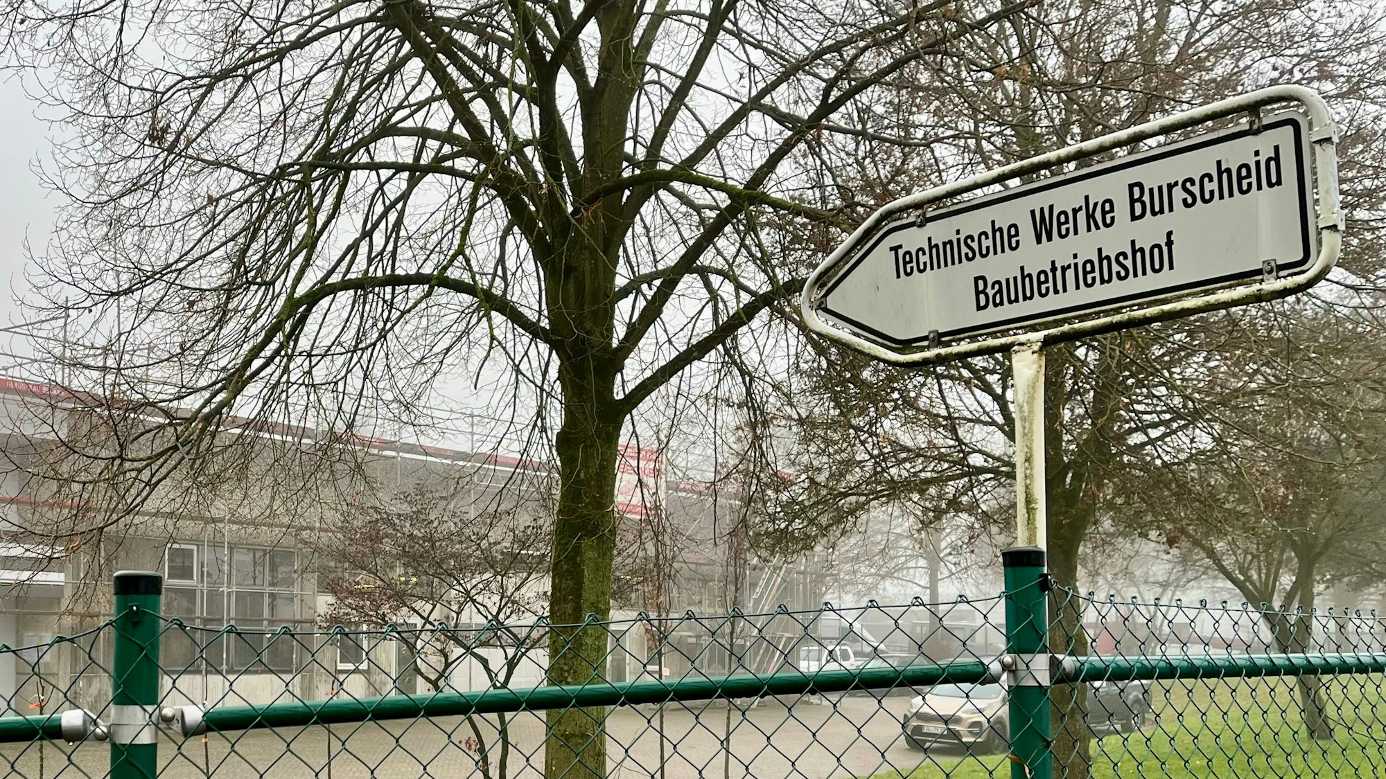 Ein Schild weist auf die Technischen Werke Burscheid hin.