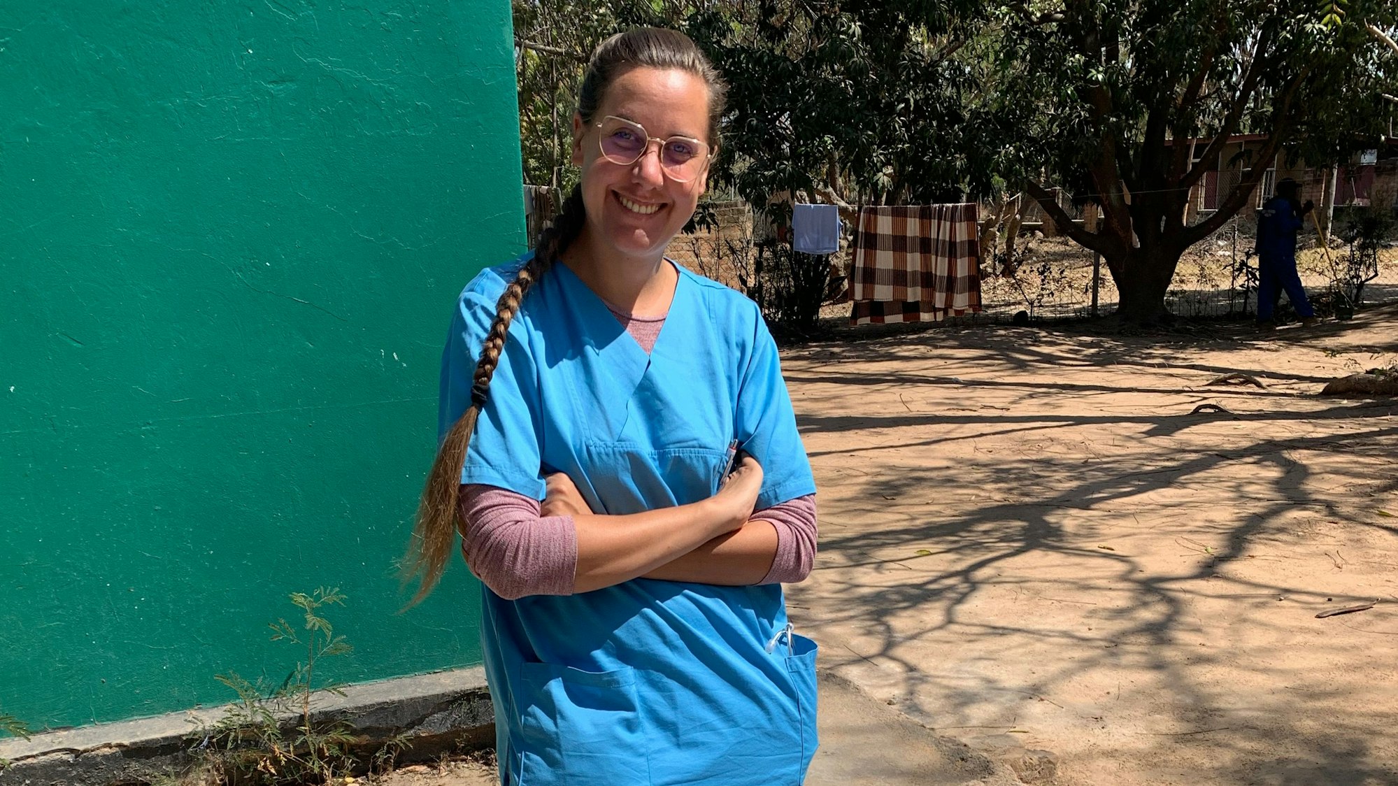 Fiona Dannbeck absolvierte erst eine Ausbildung beim Rettungsdienst, bevor sie einen Platz zum Medizinstudium bekam.