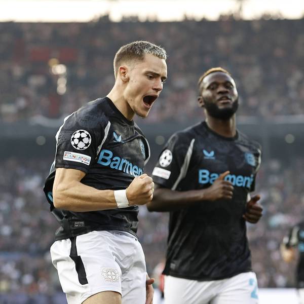 Florian Wirtz (.) und Victor Boniface jubeln bei Bayers Rückkehr in der Champions League gegen Feynoord Rotterdam.