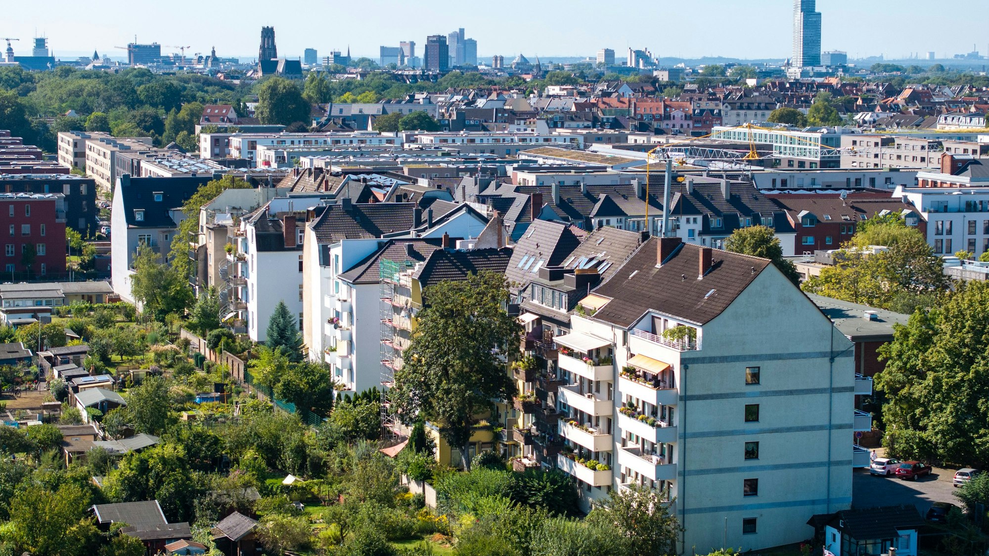 In Köln fallen in diesem Jahr 4500 Wohnungen aus der Mietpreisbindung (Symbolfoto: Xantener Straße in Nippes).