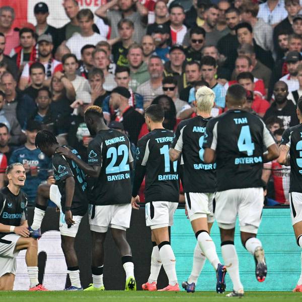 Die Spieler von Bayer Leverkusen bejubeln das Tor zum zwischenzeitlichen 3:0 gegen Feyenoord Rotterdam.
