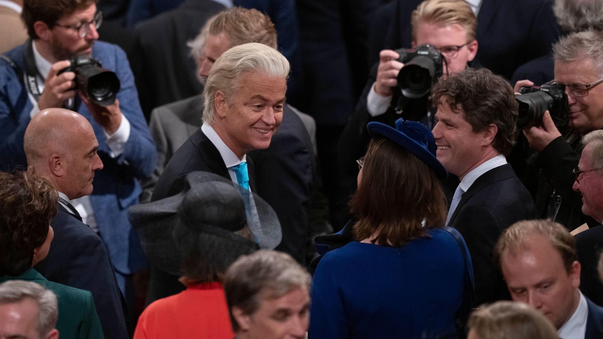 17.09.2024, Niederlande, Den Haag: Geert Wilders, Vorsitzender der rechtspopulistischen Partei für die Freiheit in den Niederlanden, kommt zu einer Zeremonie, bei der der niederländische König Willem-Alexander die politischen Pläne und den Haushalt der neuen Regierung für das kommende Jahr vorstellt.