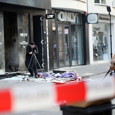 Tatort nach Explosion auf der Kölner Ehrenstraße