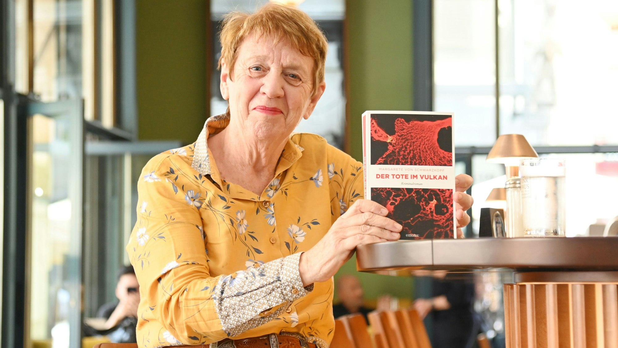 Margarete von Schwarzkopf, Journalistin, Redakteurin, Moderatorin und ebenfalls Krimi-Autorin, trifft in Köln auf Jörg Bong.