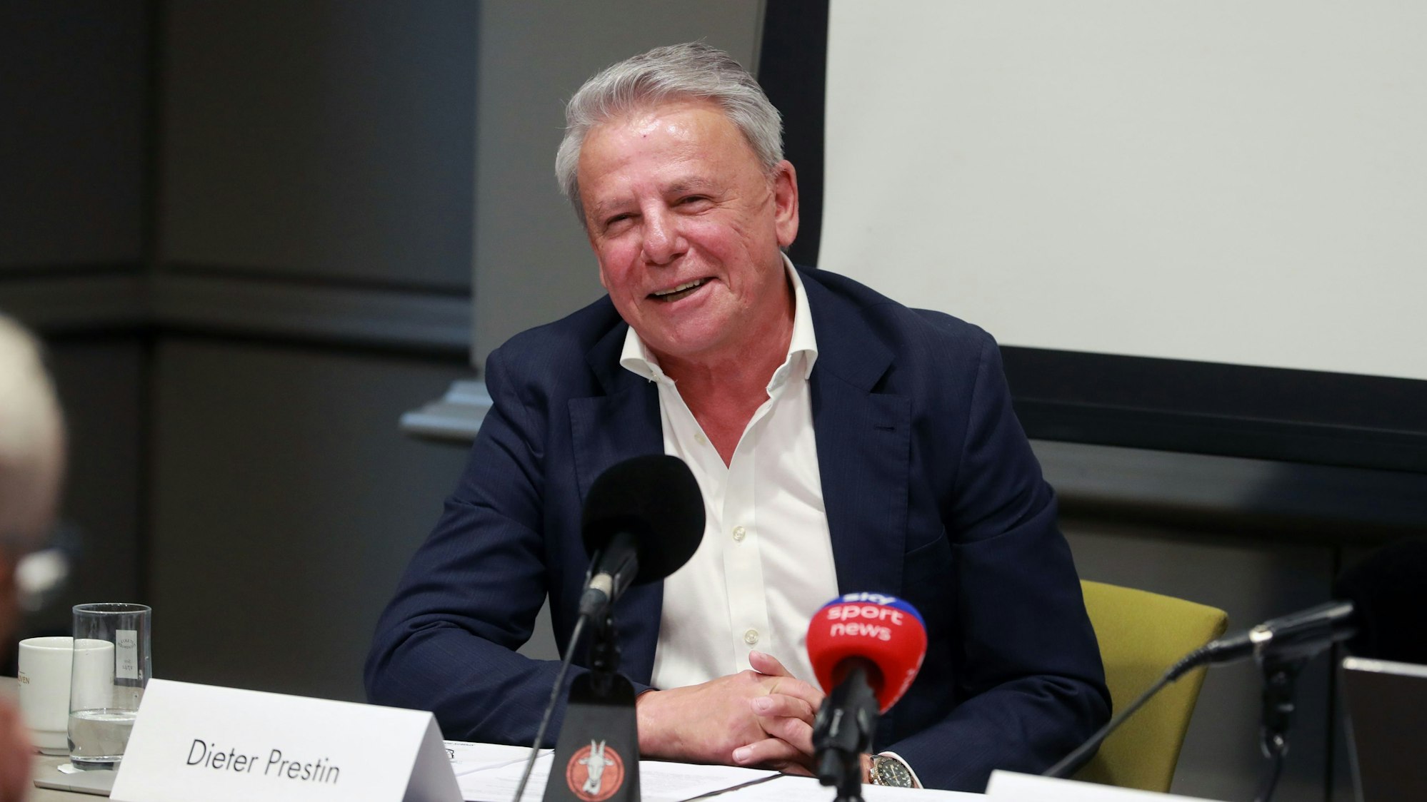 Das Team "FC-Zukunft" um Dieter Prestin gibt eine Pressekonferenz. Das Team stellt sich vor und präsentiert Inhalte, um Richtungsentscheidungen und Weichen für eine erfolgreichere Zukunft des 1. FC Köln einzuschlagen, Dieter Prestin, 10.06.2024, Bild: Herbert Bucco