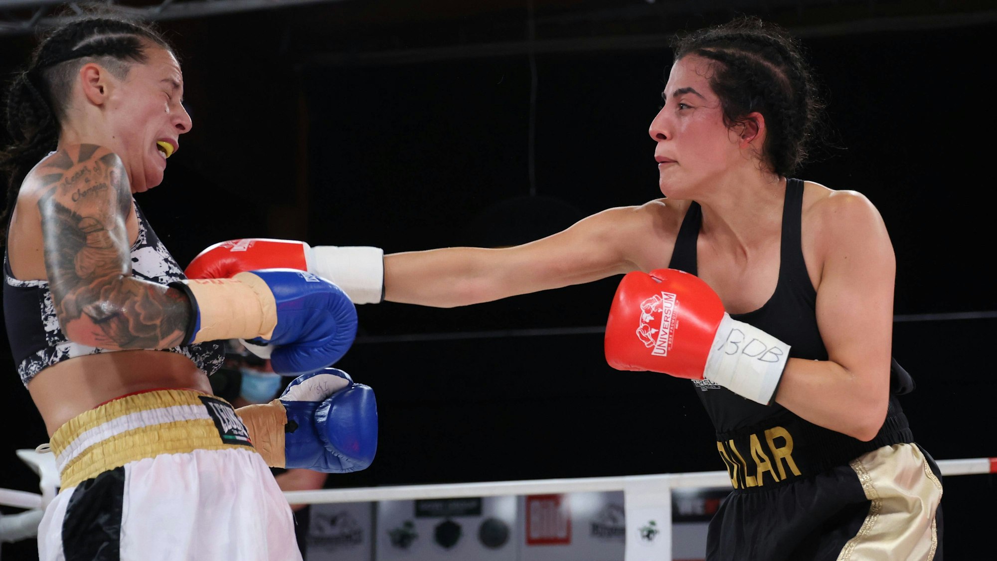 Dilar Kisikyol boxt gegen Aleksandra Vujovic