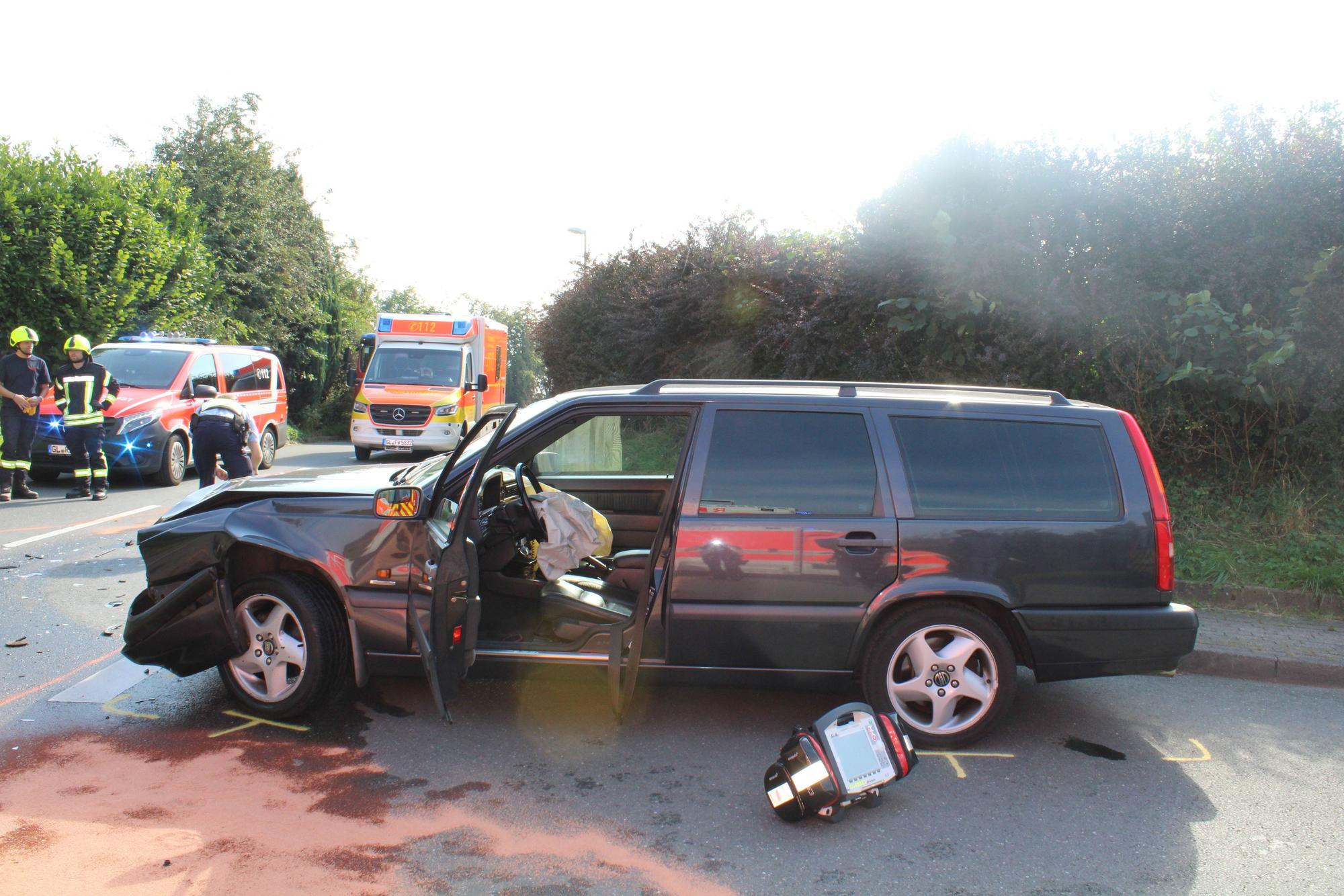 Ein Auto nach dem Unfall.