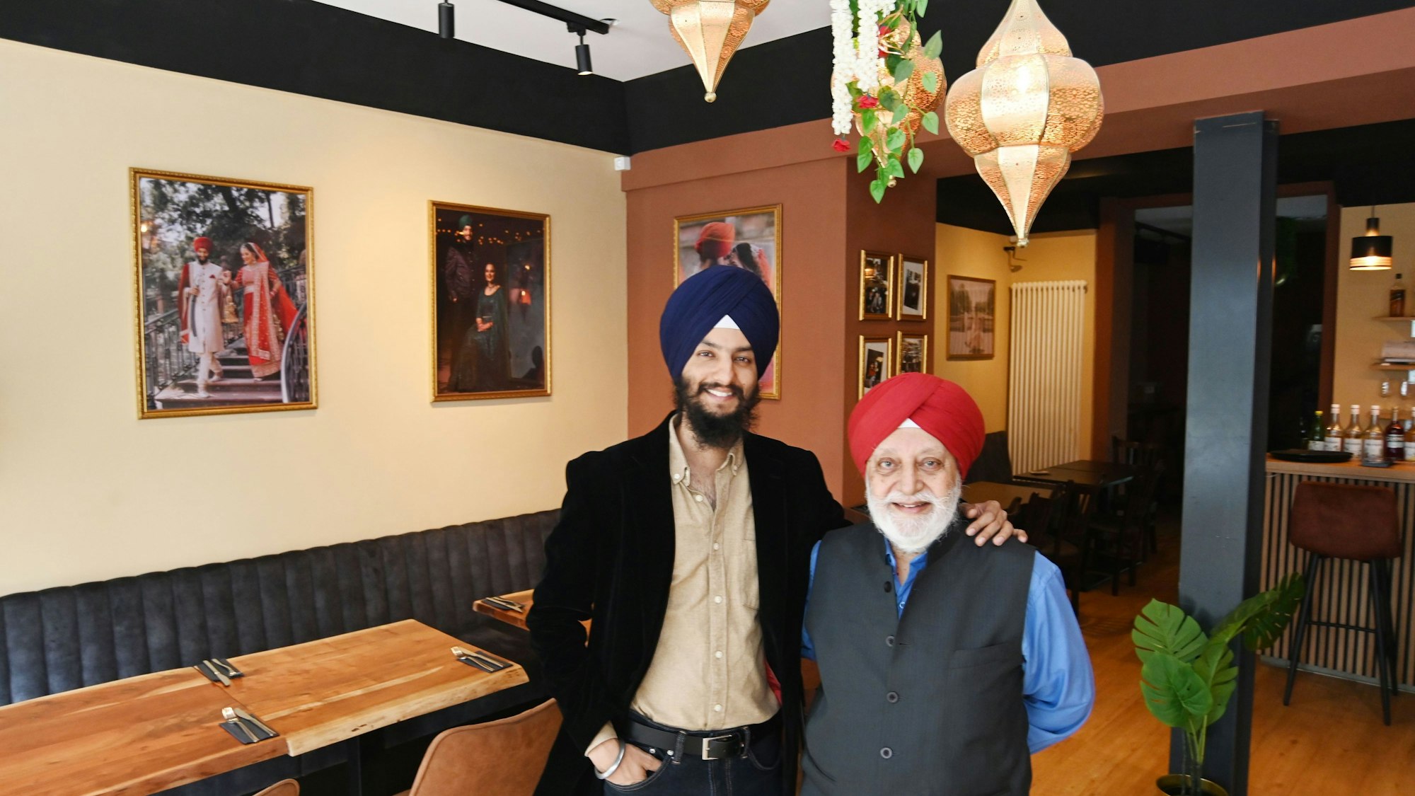 Papa Satpal Singh Bhasin (r.) und Sohn Damandeep Singh Bhasin (l.)