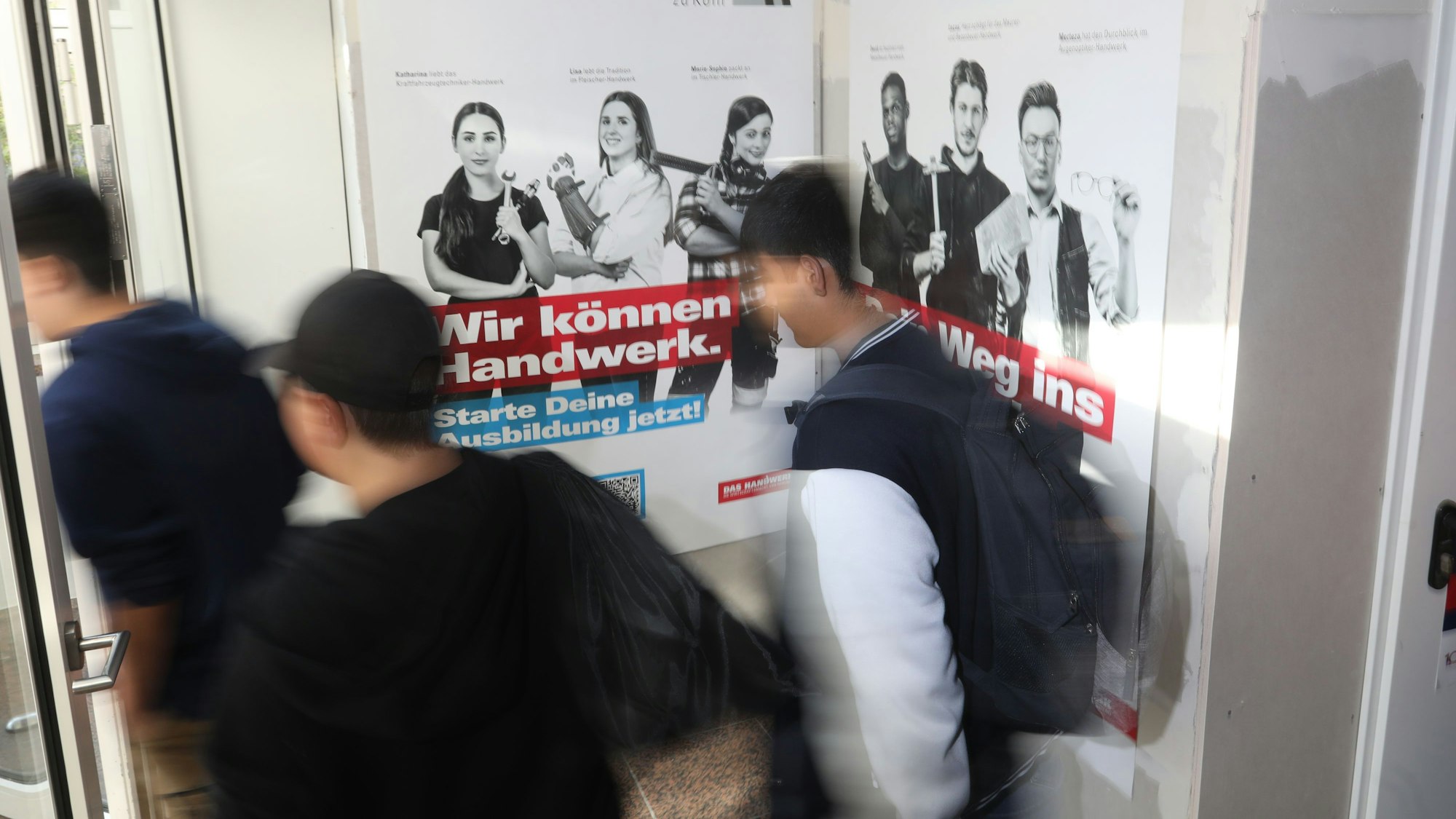 Mehrere Hundert Jugendliche kamen zum Heumarkt.