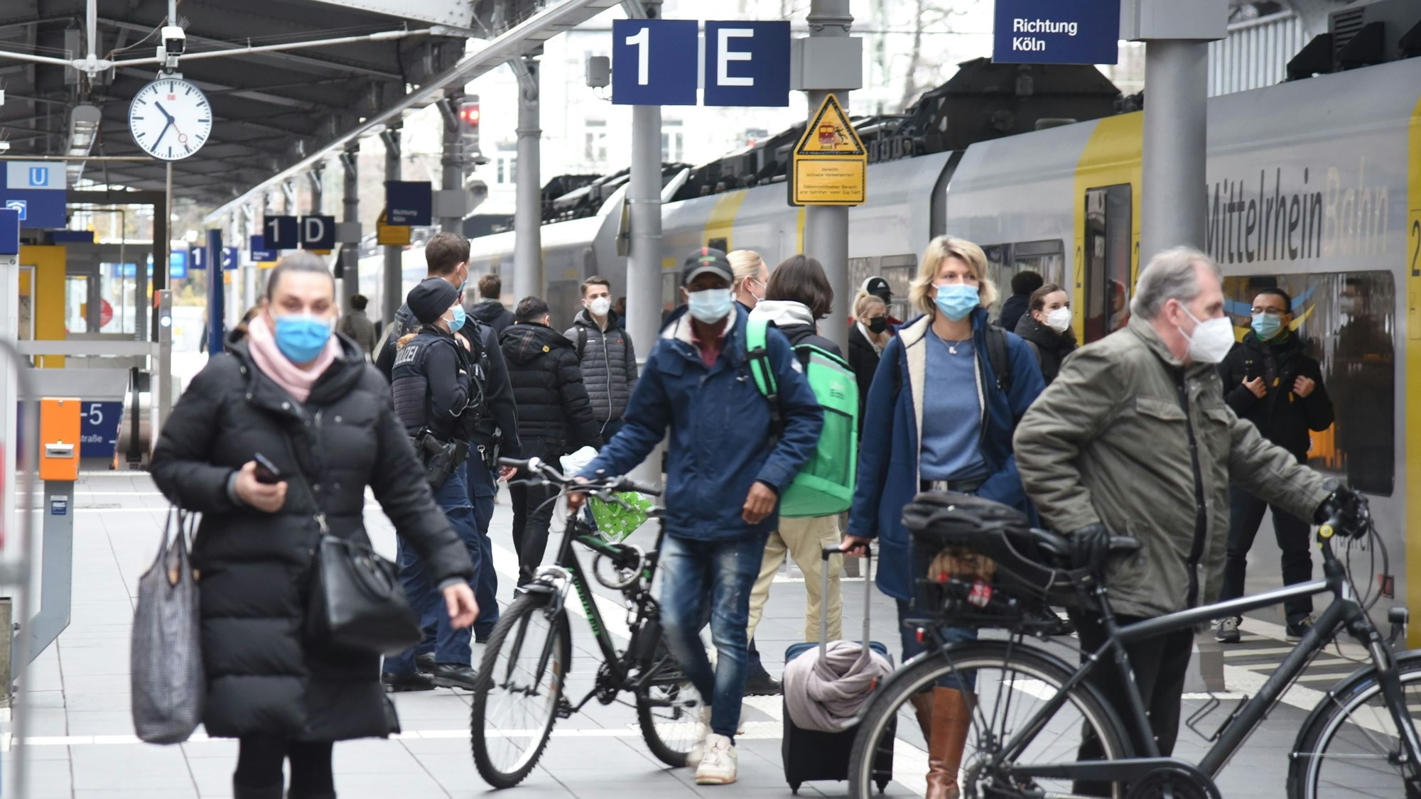 Hier kann es schnell eng werden: Gleis 1 im Bonner Hauptbahnhof (Archivfoto).