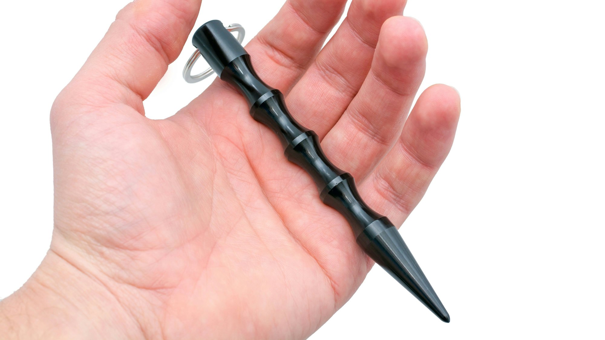 Das Modell, das Lena Kotré bewirbt, ist mit dem Kubotan auf diesem Bild vergleichbar.