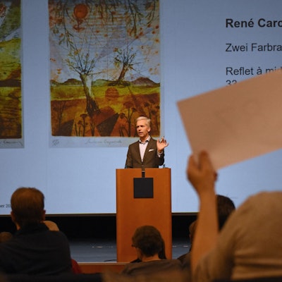 Markus Eisenbeis vom Auktionshaus „Van Ham“ versteigert die Werke, hier 2021.