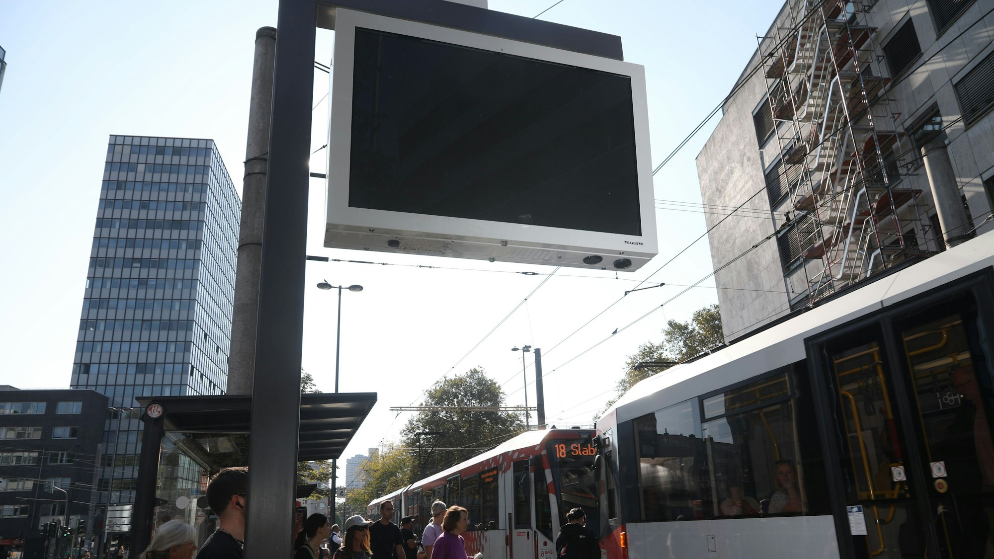 Barbarossaplatz: Kommende Zügen werden hier erstmal nicht angezeigt.