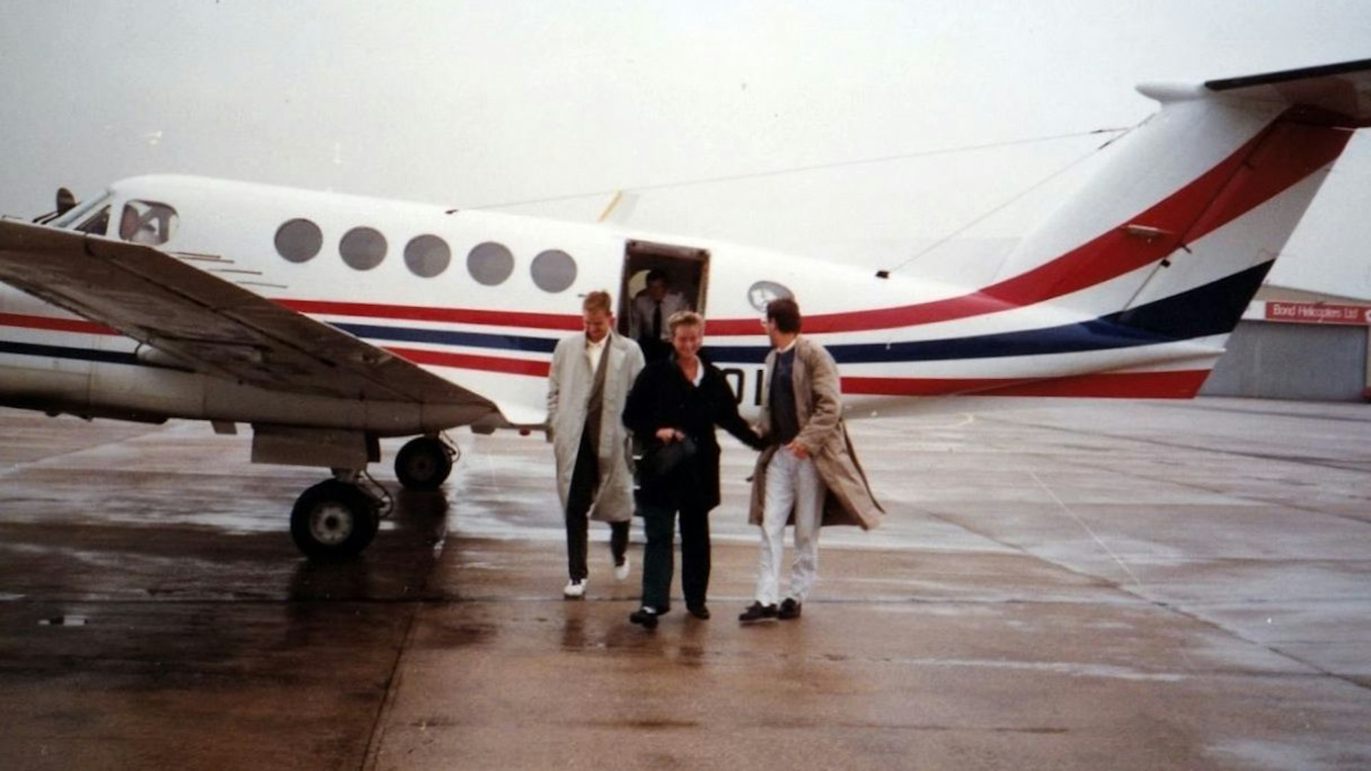 Privatjet mit drei Passagieren auf dem Rollfeld