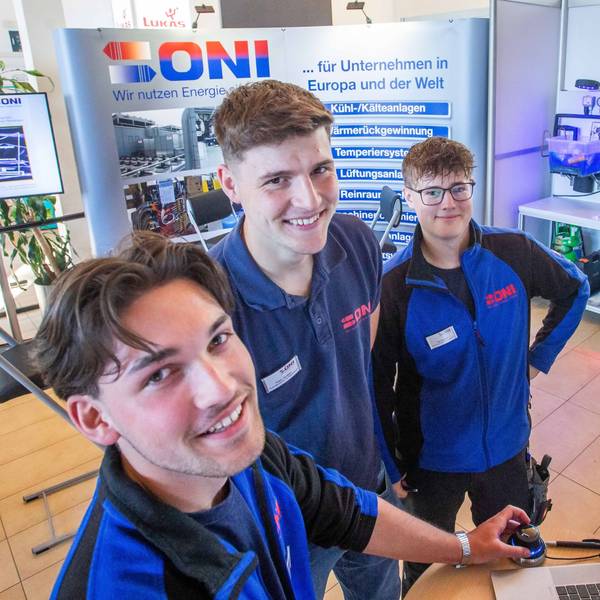 Für die Ausbildung bei der Firma ONI warben die Auszubildenden Kevin Schmidt, Timo Jansen, Tim Sander (v.l.).