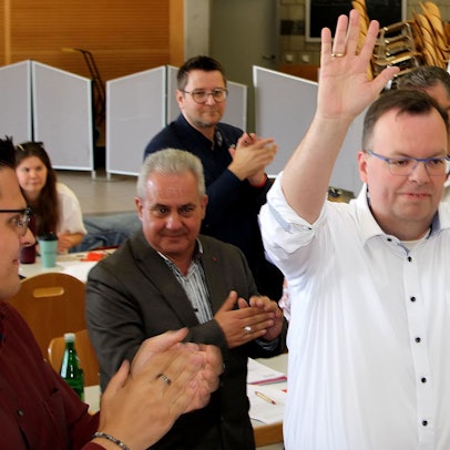 Auf dem Foto ist der neue SPD-Vorsitzende Helge Herrwegen zu sehen.